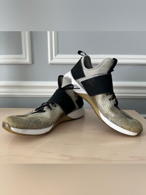 Nike Air Zoom Strong Women’s Training Shoes (Size 9)